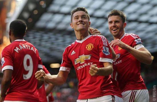 足球比赛中 足球比赛中